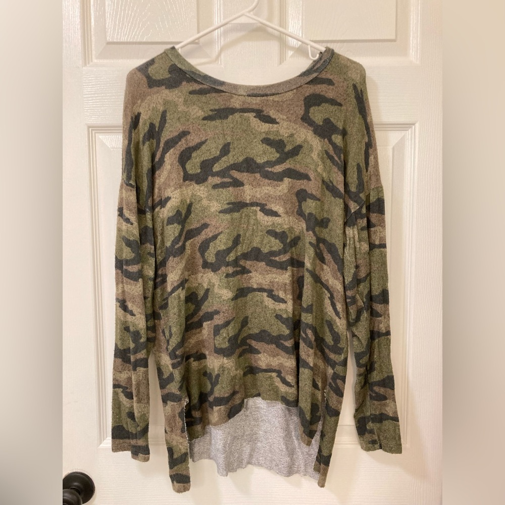 American Eagle Soft & Sexy Plush Camo Long Sleeve Size Large